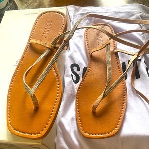 Schutz flat sandals. Cristal Honey Beige